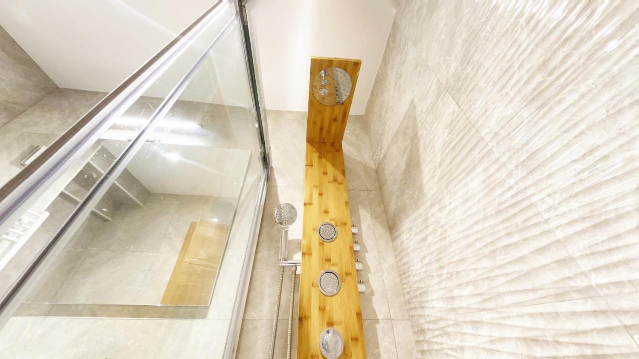 Paradise Luxurious Flat, Free Parking, 3 Double Rooms, Terrace, Jacuzzi, Fully Renovated 圣塞瓦斯蒂安 外观 照片