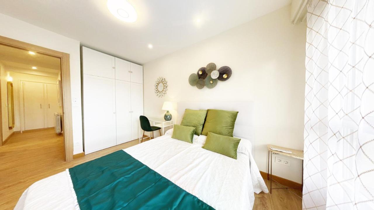Paradise Luxurious Flat, Free Parking, 3 Double Rooms, Terrace, Jacuzzi, Fully Renovated 圣塞瓦斯蒂安 外观 照片