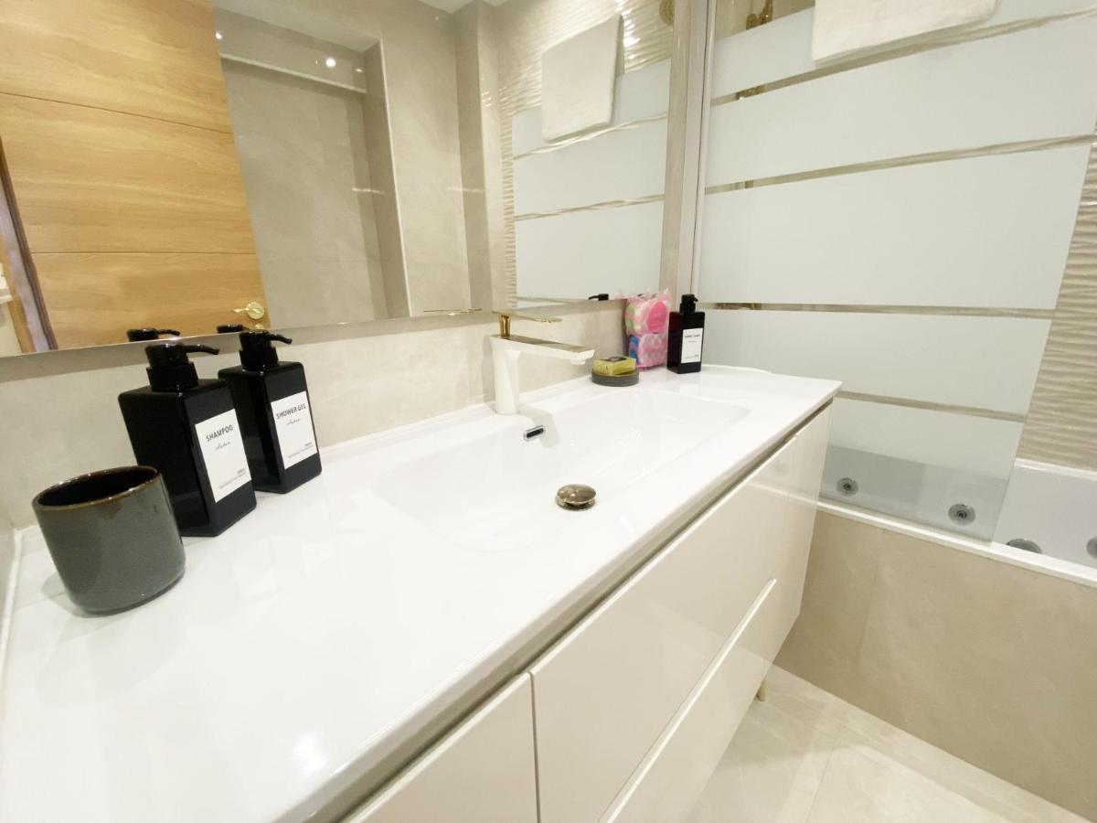 Paradise Luxurious Flat, Free Parking, 3 Double Rooms, Terrace, Jacuzzi, Fully Renovated 圣塞瓦斯蒂安 外观 照片